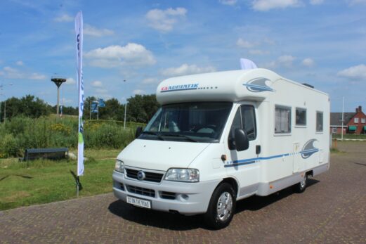 Adria 650 SP Halfintegraal 2.8 JTD 128 pk, Frans-bed, Geen motor-airco., Zijbankje, Halve-dinette, Bj. 2005