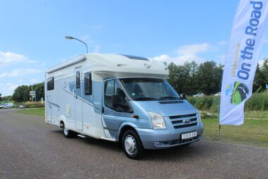 Tec Freetec 708 GK TI Half-integraal  Ford 2.4 turbo motor met 140 Pk, Level systeem, Luchtvering, Enkele-bedden, Draaistoelen voor, Garage, Bj. 2010