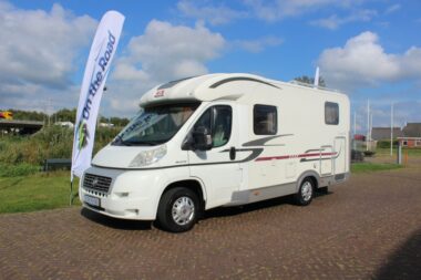 Adria Compact SL 3.0 MultiJ. 158 PK Half-integraal, Motor-airco, Halve-dinette, zijbank, Enkele-bedden, Garage, Bj. 2009